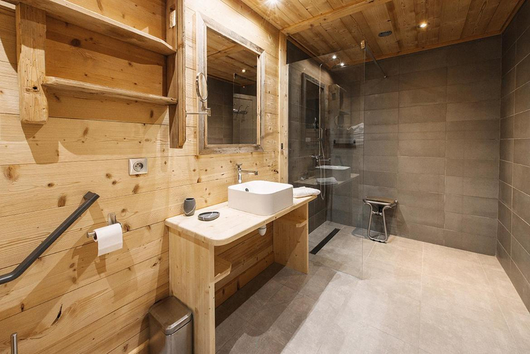 Bathroom 4, Les Chalets Hotel De La Croix Fry, Haute-Savoie