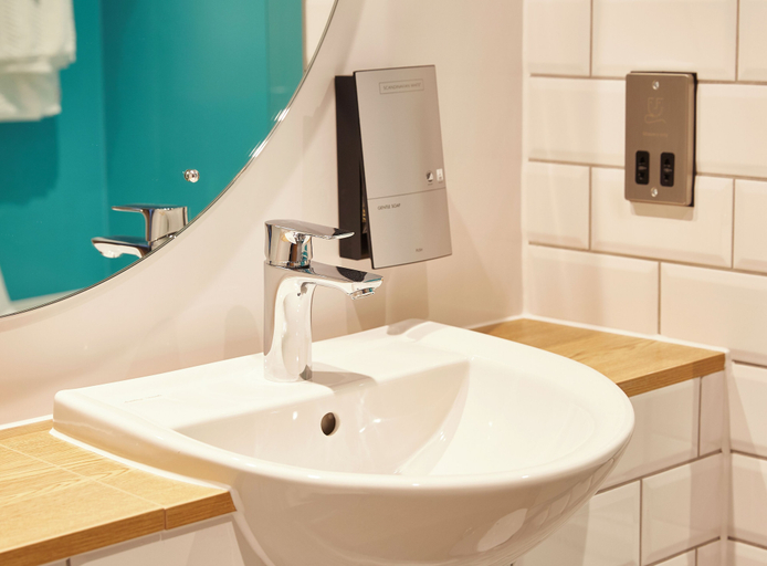 Bathroom 4, The Churchill By Greene King Inns, Wiltshire