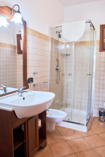 Bathroom 2, Porto Antigo