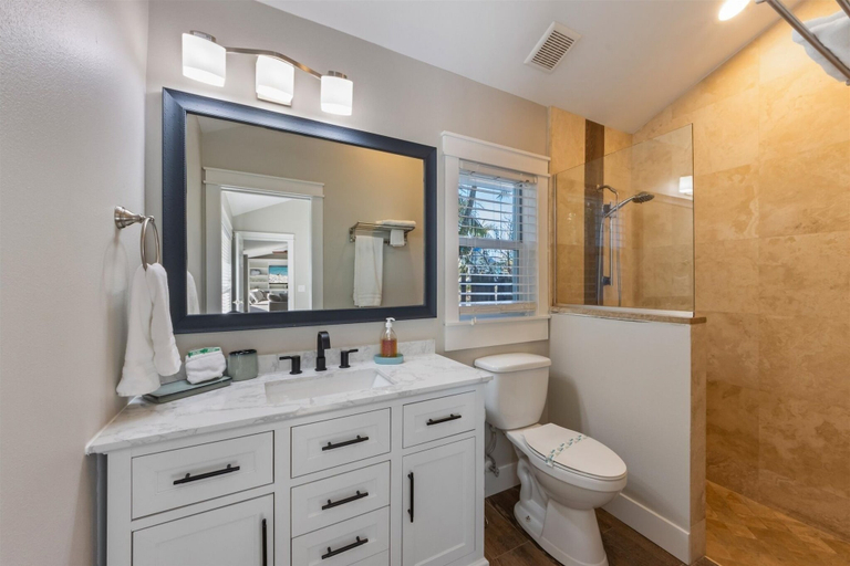 Bathroom 3, Conch Out Beach House managed by Beach Retreats, Manatee