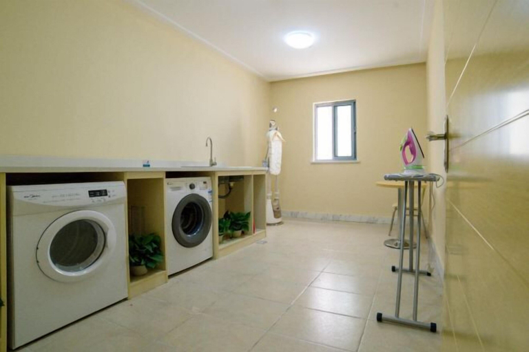 Bathroom 3, Yingdong Motel, Shanghai