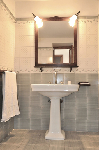 Room 2, Villa Montecasciano - 8 Sleeps Private Garden, Viterbo