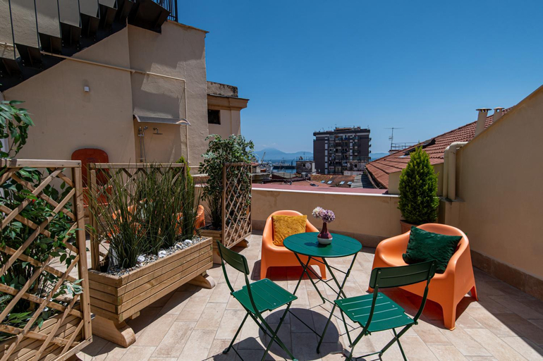 Others 3, Les Maisons Napoli, Napoli