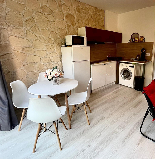 Others 5, Le Clos des Baleines RDC avec jardin et 1 place de parking privee dans un garage, Haute-Vienne