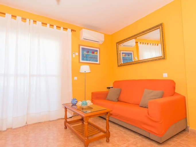 Room 3, Terraza Vista Piscina 25357, Cádiz