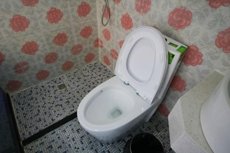 Bathroom 4, Jiaqi Hotel, Shanghai