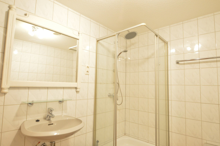 Bathroom 5, Holiday Home in Morscheid-riedenburg With Balcony, Bernkastel-Wittlich