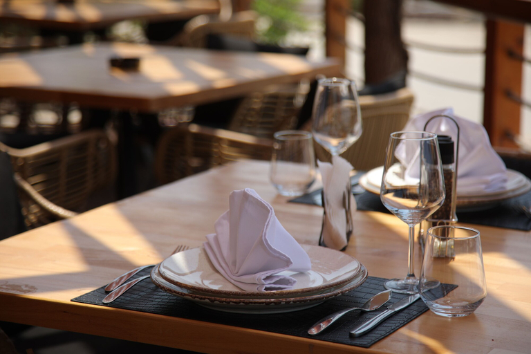 Food & Drinks 5, Harbour Hotel, Sarandës