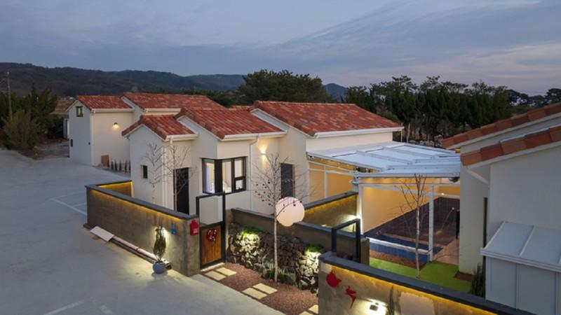 Exterior & Views 4, Gyeongju Magpie Pool Villa, Gyeongju
