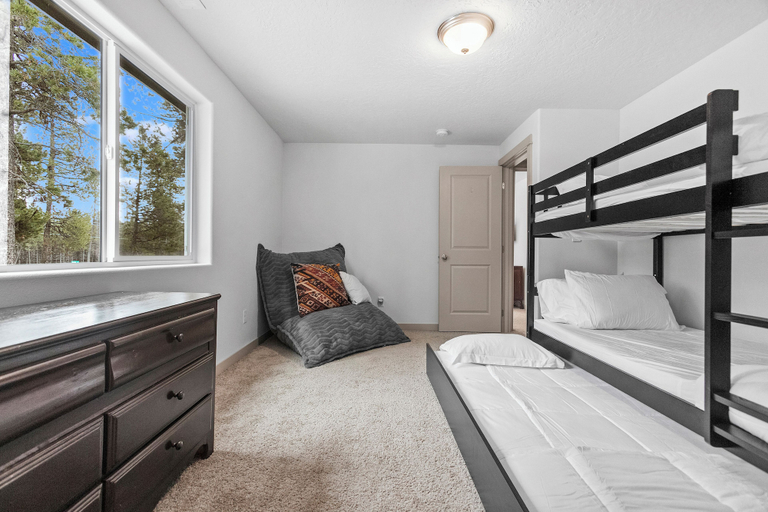 Bedroom 3, Moonlit Forest Retreat - Fireside Nights, Deschutes