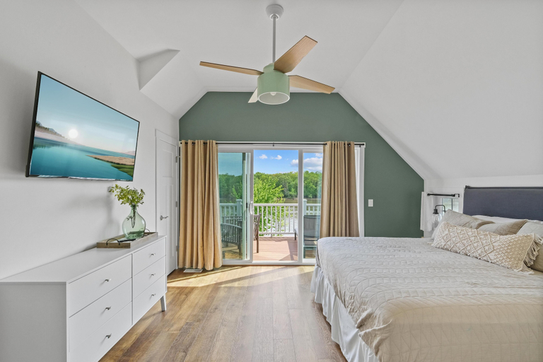 Bedroom 3, On The Rocks, La Salle