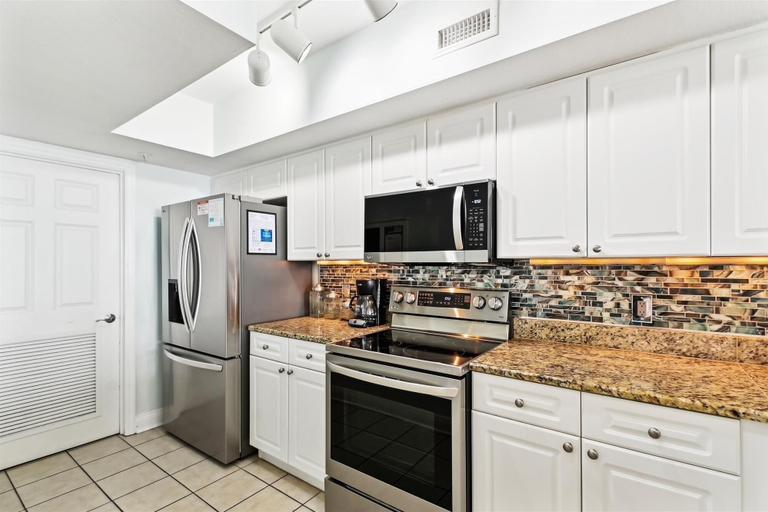 Private kitchen 3, Emerald Beach 1830 - 2 Bedroom/2 Bath+Bunks 2 Condo by RedAwning, Bay