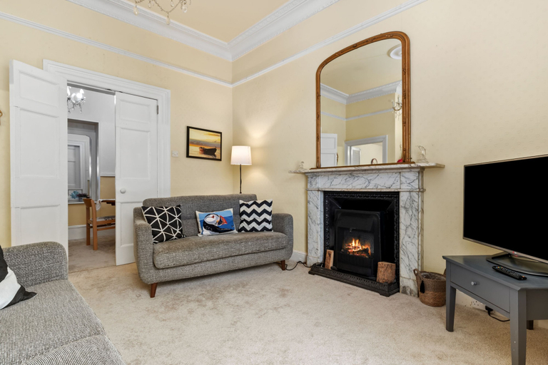 Room 2, Little Rosemount - Close to Town Beach and Shops, Pembrokeshire