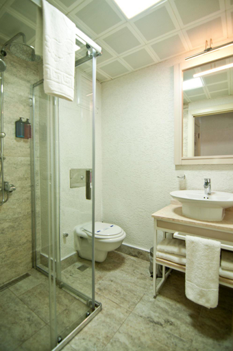 Bathroom 4, Q Inn Hotel, Fatih