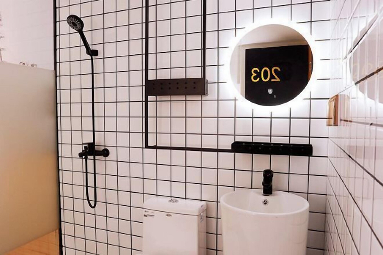 Bathroom 3, Changee Hotel (Shanghai Baoshan Wanda Gongkang Road Subway Station), Shanghai