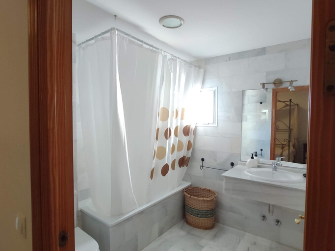 Room 4, Camino del Tejar I 10823, Cádiz