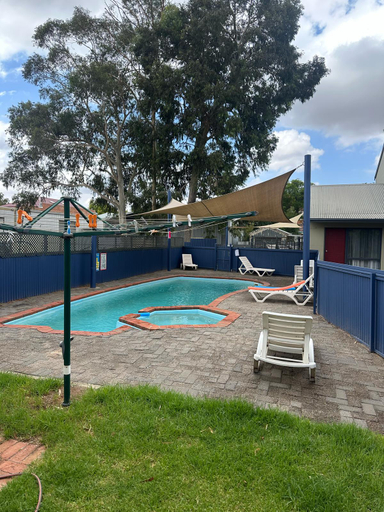 Sport & Beauty, Wentworth Central Motor Inn, Wentworth