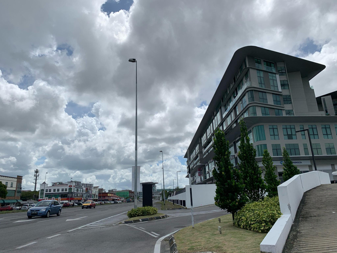 DeLoft Emporium 3BR Duplex Apartment 101, Kuching