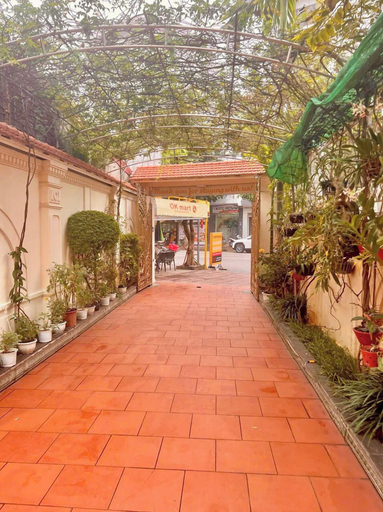 Exterior 6