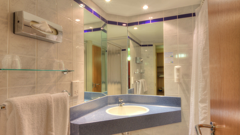 Bathroom 4, Holiday Inn Express LONDON - LIMEHOUSE by IHG, London