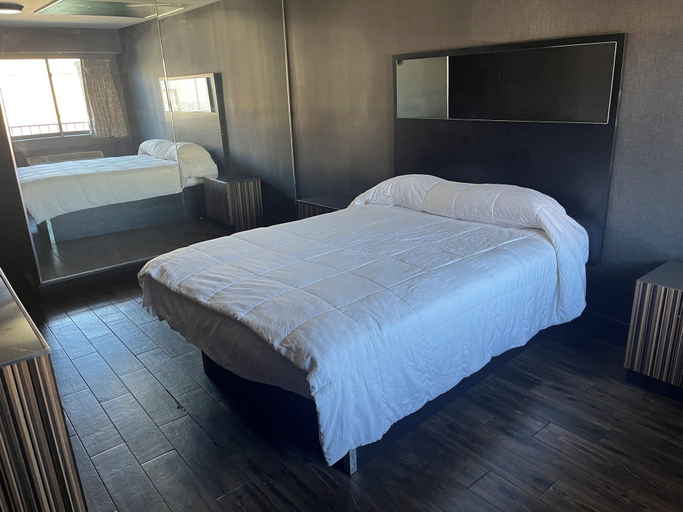 Bedroom 3, Metro Motel, New York