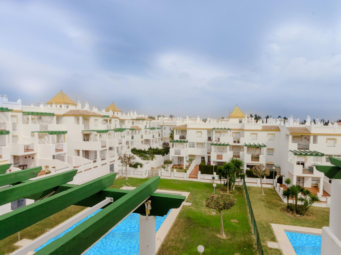Room 4, Terraza Vista Piscina 25357, Cádiz