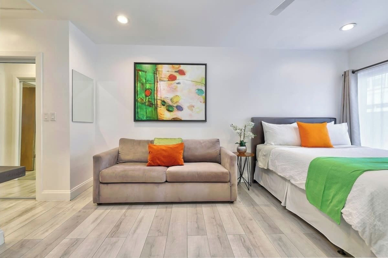 Room 5, Orange Dream on the Water, Broward
