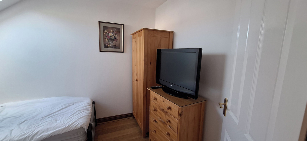 Room 3, 2 Bed Cottage - Sleeps 4 - Garden, Parking Wifi, Swansea