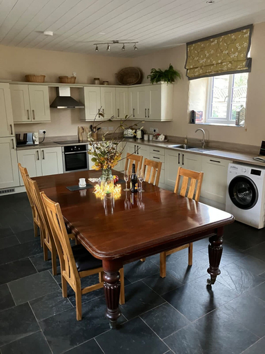 Private kitchen, Courtyard Cottage With hot tub and Walled Garden, Pembrokeshire