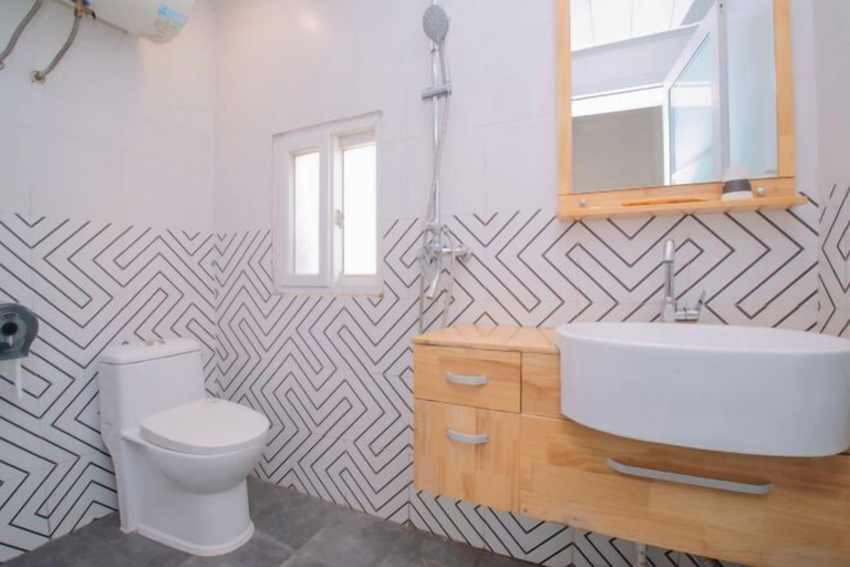 Bathroom 3, xianpin homestay, Yantai