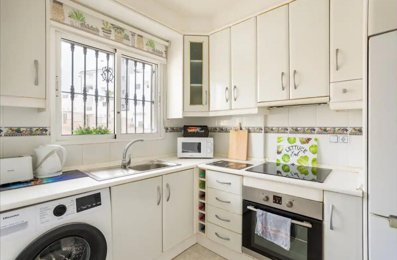 Private kitchen, Orihuela Costa, Sleeps 6 With Roof Terrace & Pool, Alicante