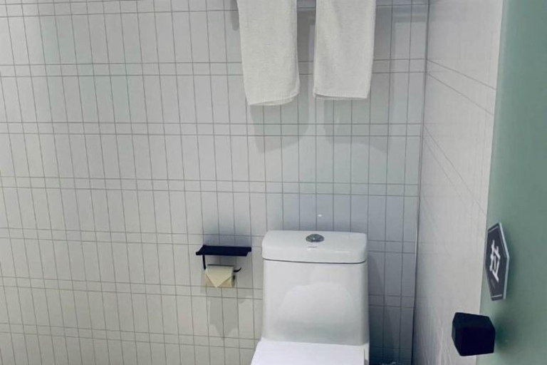 Bathroom 3, 100 Inn (Shanghai Jiangqiao No.1 branch), Shanghai