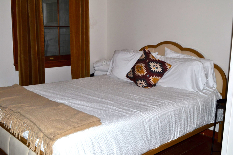 Room 2, Walk to Downtown Scene, Lafayette