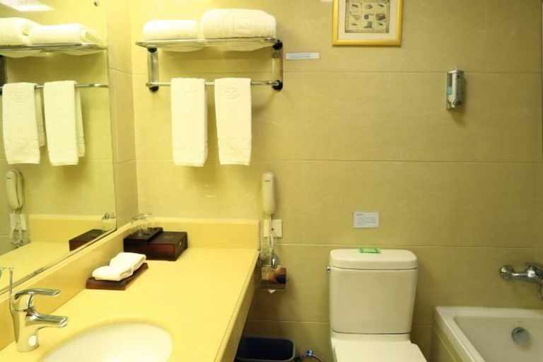 Bathroom 3, Shihaolou Hotel, Honghe Hani and Yi