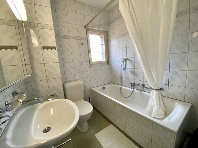 Bathroom 5, ZIMMERzuVERMIETEN.ch Balsthal, Thal