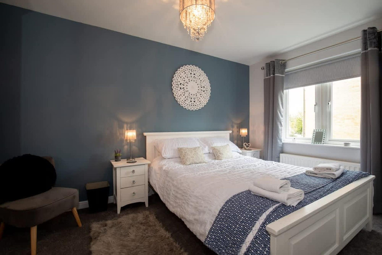 Room 4, Blue Bridge View - Sleeps 7 With Free Parking, York