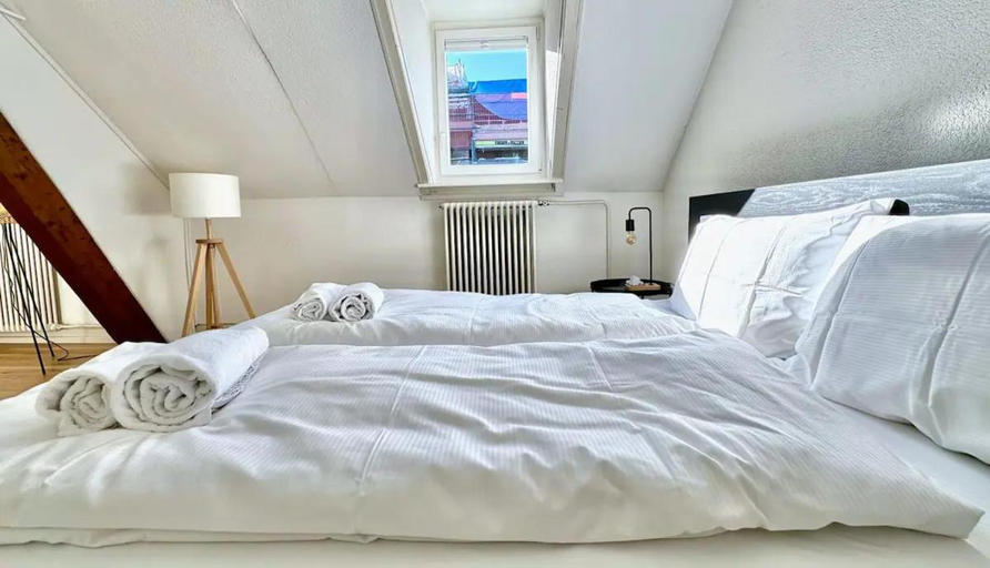 Bedroom 3, CityCentral 2 bedroom flat near main station, Zürich