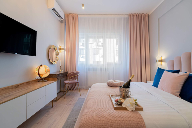 Room 2, Stunning 2BR With Balcony on Piata Universitatii, Municipiul Bucuresti