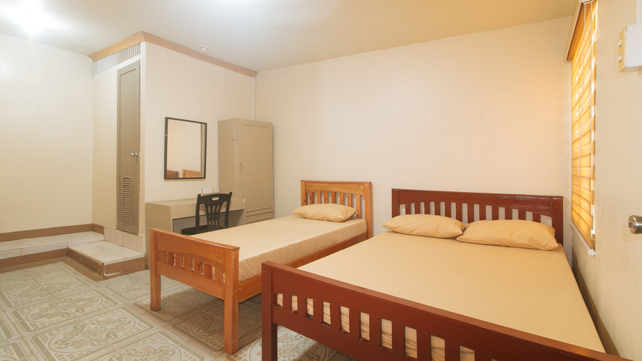 Bedroom 2, Kababayan Pensione House by RedDoorz, Iloilo City
