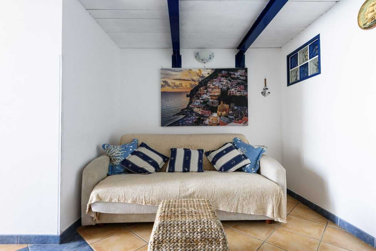 Bedroom 4, Captain Mike, Napoli