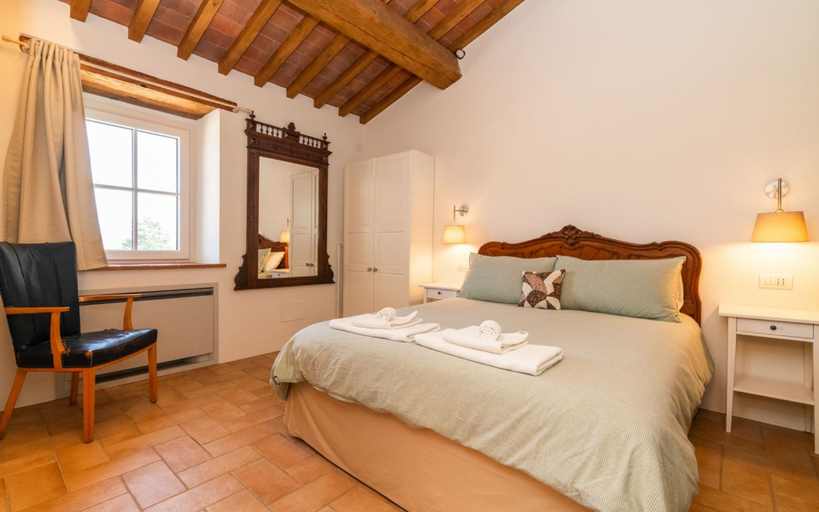 Room 4, Luxury Farmhouse in Umbria-podere Montecani, Terni
