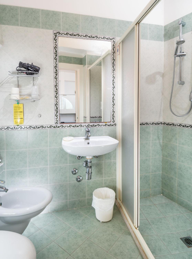 Bathroom 4, Hotel Albatros, Rimini