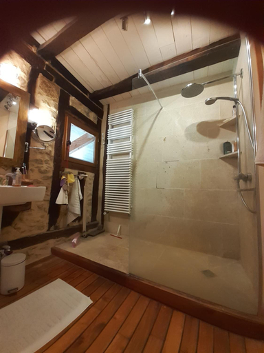 Bathroom 3, Chambre a la Ferme BANZAI - Face aux Pyrenees AURIGNAC, Haute-Garonne