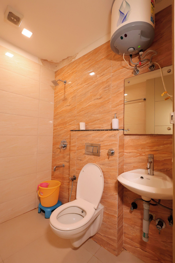 Bathroom, Palace inn, Agra