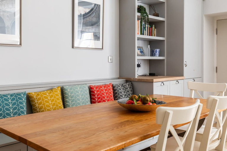 Room 5, Elegant Georgian Flat in Historic Bath With Garden, Bath and North East Somerset