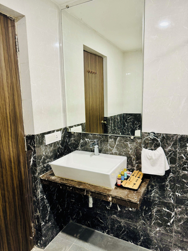 Bathroom 5, Amani by BluO - Boutique Hotel Goa, North Goa