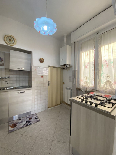 Room 3, 4 Beds in Acquaviva Area-rif Prate, Livorno