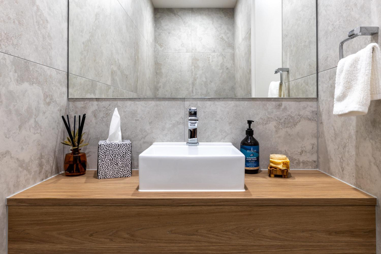 Bathroom 2, Kings Beach Oceanfront Oasis, Caloundra - Caloundra S.