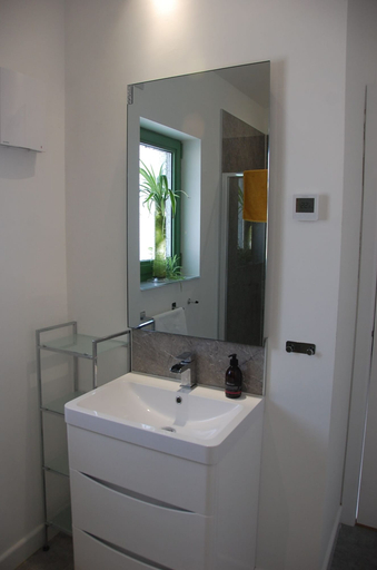 Bathroom 3, Glas Beag, Highland