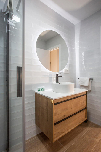 Bathroom 2, Savoy, Alicante